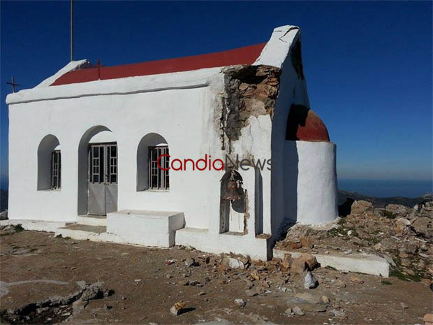 Ηράκλειο: Βάνδαλοι κεραυνοί διέλυσαν εκκλησάκι - Απίστευτες καταστροφές [video] - Φωτογραφία 2