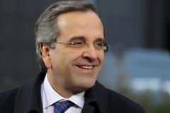 Δείτε τον Σαμαρά να απολαμβάνει το καφεδάκι του στην Ηγουμενίτσα... [photos]