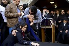 ΘΡΗΝΟΣ: Σε κλίμα συγκίνησης οι κηδείες των θυμάτων του μακελειού! Οι εικόνες ραγίζουν καρδιές... [photos]