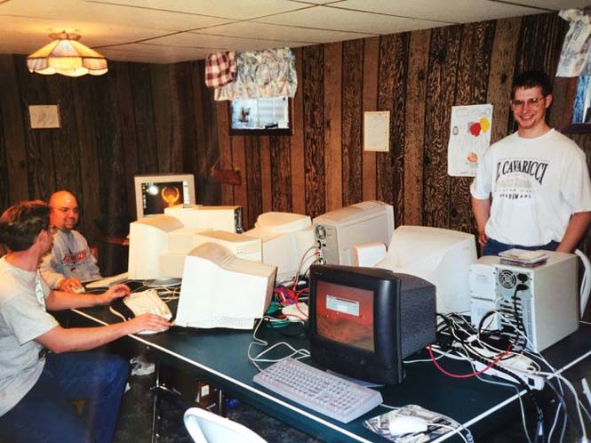 ΠΙΣΩ στο 1998: Κάπως έτσι ήταν τότε το multiplayer gaming στο PC [photos] - Φωτογραφία 2