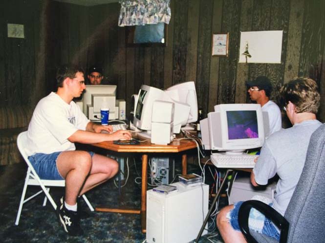 ΠΙΣΩ στο 1998: Κάπως έτσι ήταν τότε το multiplayer gaming στο PC [photos] - Φωτογραφία 5