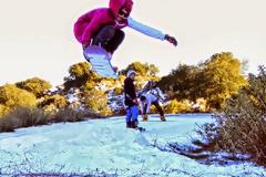 ΚΑΤΑΠΛΗΚΤΙΚΟ: Κάνουν snowboard στην Κέρκυρα [video + photos]