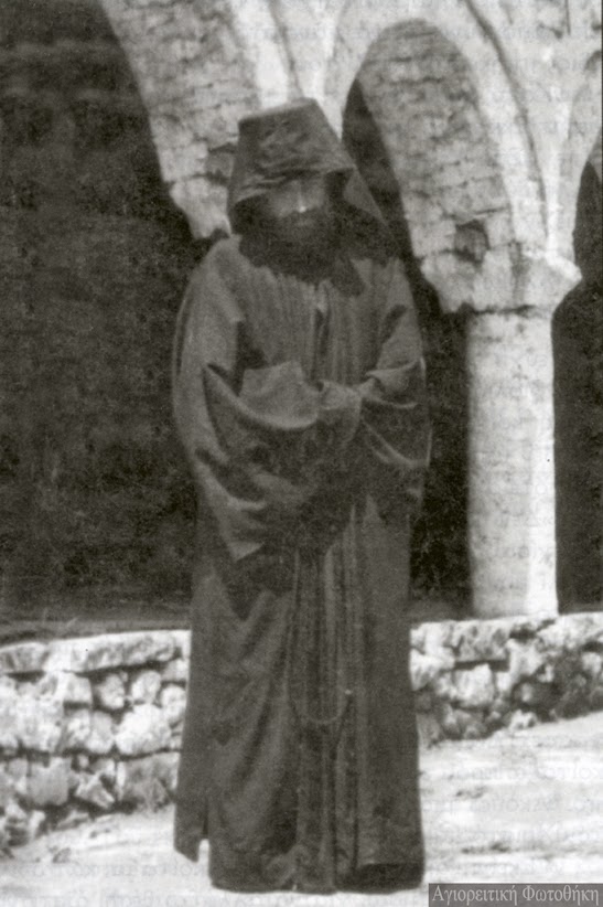 5849 - Μεγάλο φωτογραφικό αφιέρωμα στον Άγιο του λαού, τον Αγιορείτη Άγιο Παΐσιο - Φωτογραφία 9