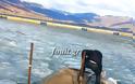 Διάσωση κύκνου στην παγωμένη λίμνη της Καστοριάς [video + photos] - Φωτογραφία 3