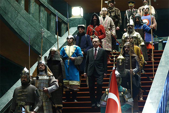Ερντογάν ο... μεγαλοπρεπής και η στρατιά των Οθωμανών φρουρών [photos] - Φωτογραφία 2