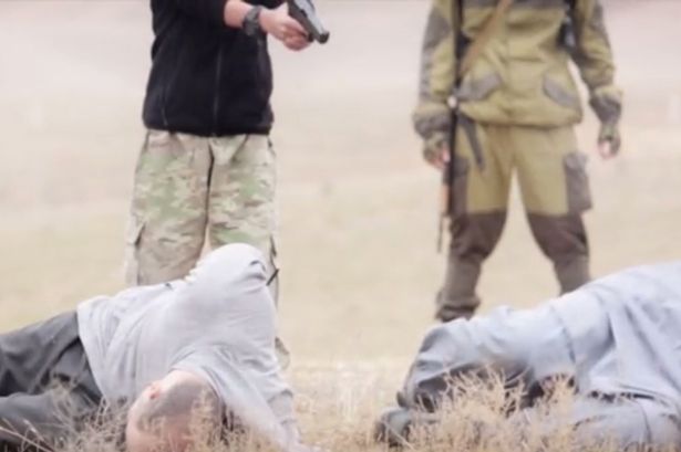 Παγκόσμιο σοκ: Βίντεο του Ισλαμικού κράτους δείχνει 10χρονο αγόρι να εκτελεί δύο άνδρες [photos] - Φωτογραφία 7