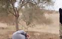 Παγκόσμιο σοκ: Βίντεο του Ισλαμικού κράτους δείχνει 10χρονο αγόρι να εκτελεί δύο άνδρες [photos] - Φωτογραφία 4