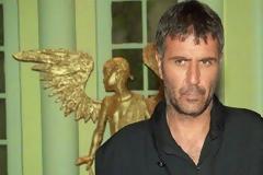 Ανατριχίλα και συγκίνηση: Δείτε τι γράφει στον τάφο του Νίκου Σεργιανόπουλου! [photos]