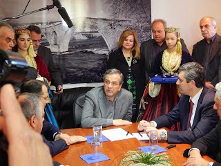 Συνάντηση του Πρωθυπουργού Αντ. Σαμαρά με τον πρόεδρο του παραρτήματος ΕΑΑΣ Άρτας - Φωτογραφία 1