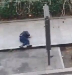 Κι όμως υπάρχει αίμα στο βίντεο της εκτέλεσης του Γάλλου αστυνομικού στο Παρίσι - Φωτογραφία 11