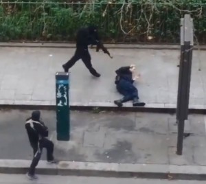 Κι όμως υπάρχει αίμα στο βίντεο της εκτέλεσης του Γάλλου αστυνομικού στο Παρίσι - Φωτογραφία 6