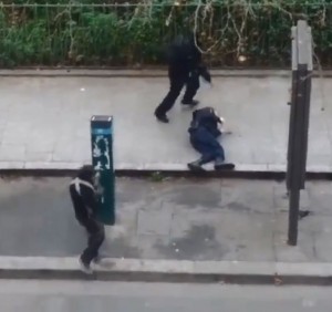 Κι όμως υπάρχει αίμα στο βίντεο της εκτέλεσης του Γάλλου αστυνομικού στο Παρίσι - Φωτογραφία 9