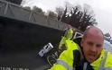 ΕΞΟΡΓΙΣΤΙΚΟ ΒΙΝΤΕΟ: Οδηγός τρακάρει ποδηλάτη και στη συνέχεια τον δέρνει [video + photos] - Φωτογραφία 3