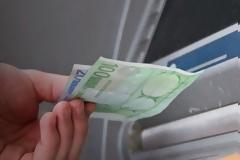 ΣΟΚ: Μέσα σε μια μέρα έφυγαν 700 εκατ. ευρώ από τις ελληνικές τράπεζες - Επανέρχεται το 2011; [photos]