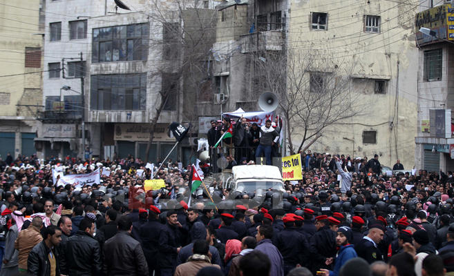 Τεράστιες διαδηλώσεις κατά του Charlie Hebdo [video + photos] - Φωτογραφία 4