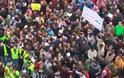 Τεράστιες διαδηλώσεις κατά του Charlie Hebdo [video + photos] - Φωτογραφία 1