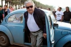 ΣΥΝΕΧΙΖΕΙ να εντυπωσιάζει ο Πρόεδρος της Ουρουγουάης! Δείτε τι έκανε τώρα! [photos]