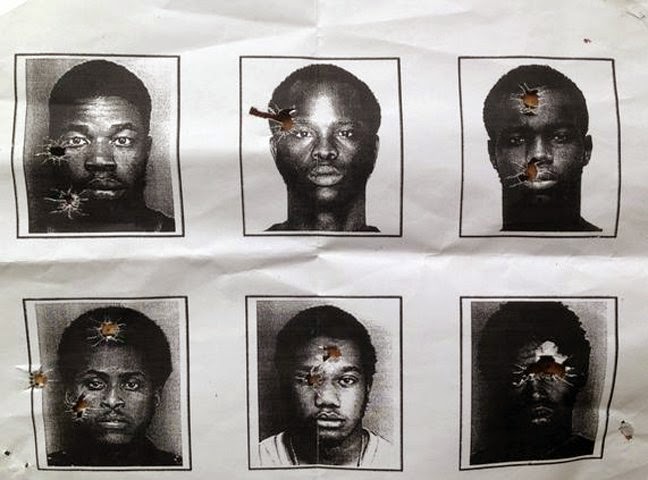 Αστυνομικοί έκαναν σκοποβολή σε φωτογραφίες Αφροαμερικανών - Φωτογραφία 1