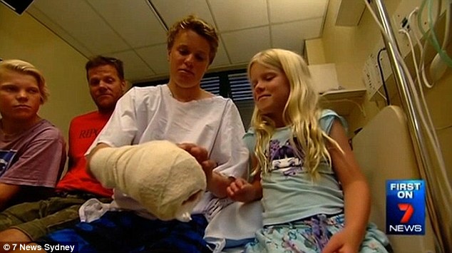 Του έφαγε το χέρι καρχαρίας ενώ ψάρευε: Καρέ καρέ η επίθεση [ΠΡΟΣΟΧΗ ΣΚΛΗΡΕΣ ΕΙΚΟΝΕΣ] - Φωτογραφία 3