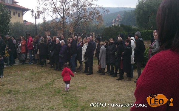 Ουρές στη Θεσσαλονίκη για να προσκυνήσουν οι πιστοί τον τάφο του Αγίου - Γέροντα Παΐσιου! [photos] - Φωτογραφία 2