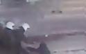 ΒΙΝΤΕΟ-ΣΟΚ: Ματ χτυπούν μετανάστες κατά τη διάρκεια επιχείρησης καταστολής σε κέντρο κράτησης στην Κόρινθο... [video]
