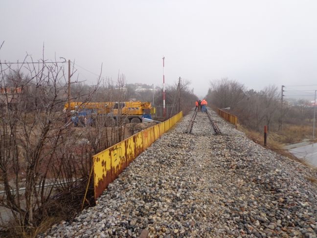 Ξηλώνονται ράγες σε γέφυρες στην Κοζάνη - Φωτογραφία 3