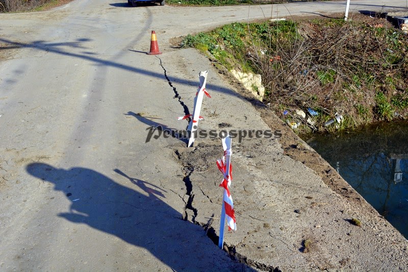 ΠΡΟΣΟΧΗ: Ράγισε η καταραμένη γέφυρα στη Κωπαΐδα [photos] - Φωτογραφία 3