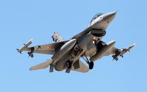 Μπαράζ παραβιάσεων και αερομαχίες από τουρκικά μαχητικά - Φωτογραφία 1