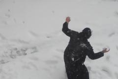 5891 - Χιονοπόλεμος στην Ι. Μ. Οσίου Γρηγορίου, ή όταν οι μοναχοί γίνονται παιδιά…