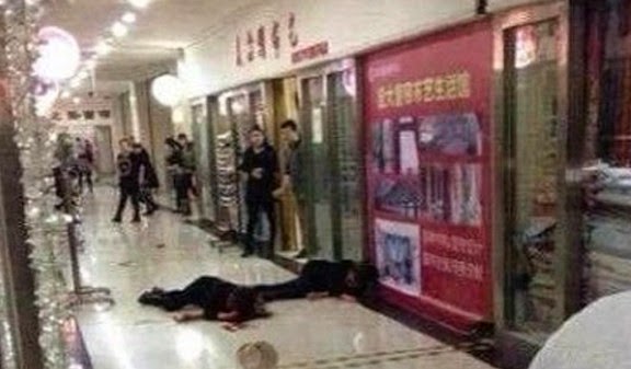 ΣΚΛΗΡΕΣ ΕΙΚΟΝΕΣ: Άγριο έγκλημα σε εμπορικό κέντρο στην Κίνα!Δύο νεκροί... [photos] - Φωτογραφία 2