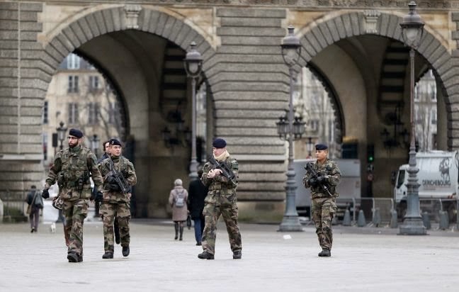 Επιβραδύνει η Γαλλία τις περικοπές θέσεων εργασίας στην άμυνα - Φωτογραφία 1