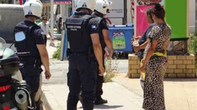 Αγρίνιο: Χειροπέδες σε τέσσερις γυναίκες ρομά που έκλεψαν ηλικιωμένη - Φωτογραφία 1