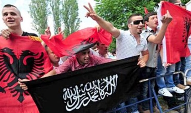 Τούρκοι και Άραβες το 35% όσων απέκτησαν αλβανική ιθαγένεια - Φωτογραφία 1