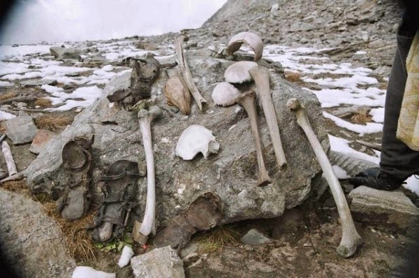 Μύθοι και αλήθειες! Το μυστήριο της «λίμνης με τους 200 σκελετούς» στα Ιμαλάια... [photos] - Φωτογραφία 1