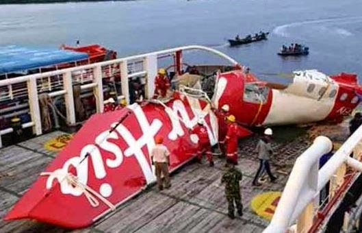 Βρέθηκαν 4 θύματα της πτήσης της AirAsia - Φωτογραφία 1