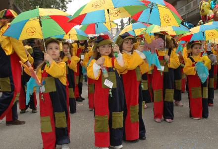 Πάτρα: Καρναβάλι σε κάθε γειτονιά - 1.000 στολές θα μοιραστούν στα σχολεία - Φωτογραφία 1