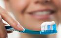 ΣΟΚΑΡΙΣΤΙΚΟ! Με τι πλένουμε τα δόντια μας; Διαβάστε τη περιεχέι μια οδοντόκρεμα και θα πάθετε πλάκα