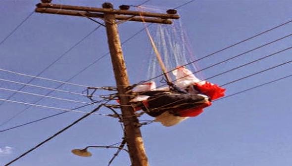 Ο αέρας πέταξε πάνω… σε ηλεκτροφόρα καλώδια 38χρονο Λιμενικό - Φωτογραφία 1