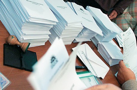Δεκάδες ψηφοδέλτια στα χέρια των εκλογέων - Δείτε τη λίστα με όλα τα κόμματα - Φωτογραφία 1