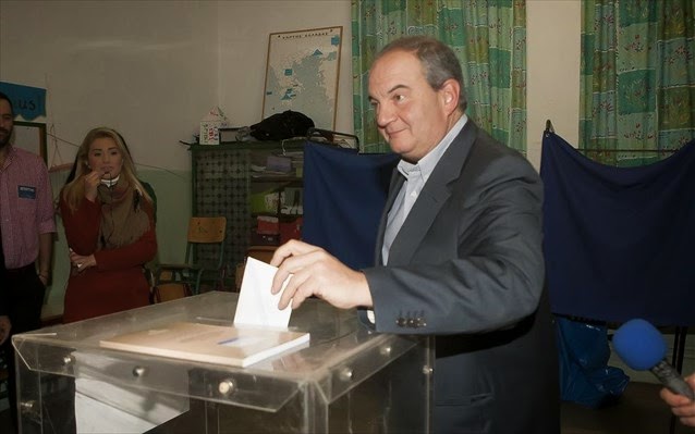 Ψήφισε ο πρώην πρωθυπουργός Κ. Καραμανλής - Φωτογραφία 1