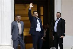 Στο Μαξίμου ο νέος Πρωθυπουργός Αλέξης Τσίπρας - απών από την τελετή ο Σαμαράς