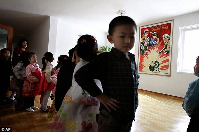 Πώς η Βόρεια Κορέα κάνει πλύση εγκεφάλου στα νήπια -Τα εκπαιδεύει να μισούν τους δυτικούς - Φωτογραφία 5