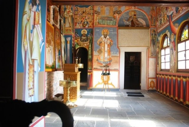 5928 - Τυπικαριό: Το κελλί του Αγίου Σάββα του Χιλιανδαρινού στις Καρυές - Φωτογραφία 3