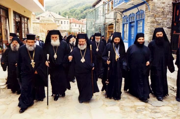 5932 - Ο μακαριστός Αρχιεπίσκοπος Χριστόδουλος στο Άγιο Όρος. Φωτογραφίες από επισκέψεις του - Φωτογραφία 1