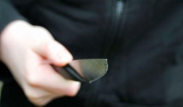 Αμαλιάδα: 60χρονος με μαχαίρι εισέβαλε στο Ταχυδρομικό Ταμιευτήριο - Φωτογραφία 1