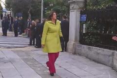 Ένα φλούο λαχανί παλτό, ένα μηχανάκι και πολλές χαμένες γραβάτες - Τα highlights της ορκομωσίας