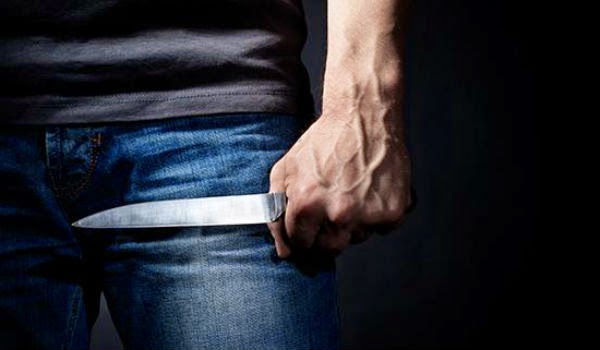 Hλεία: Φόβος και αναστάτωση στο κέντρο της Αμαλιάδας από 53χρονο με μαχαίρι - Φωτογραφία 1