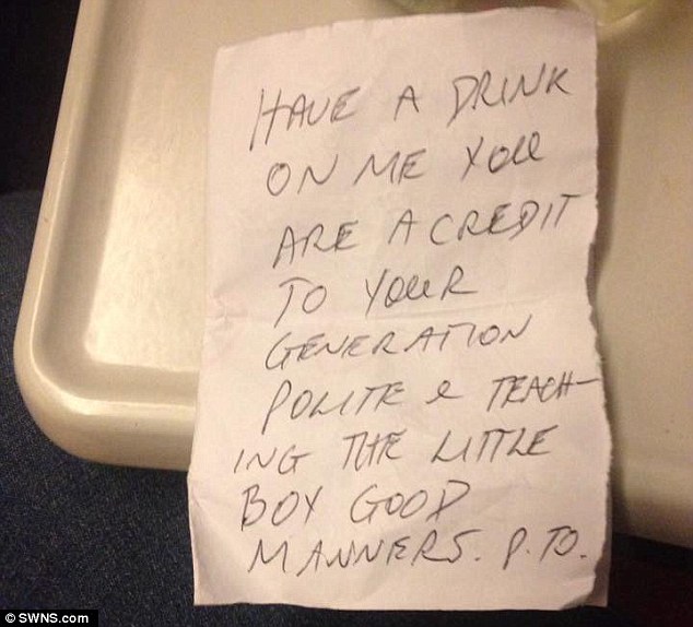 Το σημείωμα επιβάτη τρένου σε άγνωστη συνεπιβάτιδά του, ανύπαντρη μητέρα, που έγινε viral! [photo] - Φωτογραφία 2