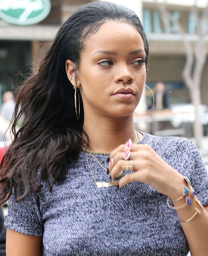 Rihanna: 8,5 χιλιάδες ευρώ της κόστισε αυτή η εμφάνιση! [photos] - Φωτογραφία 5