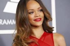 Rihanna: 8,5 χιλιάδες ευρώ της κόστισε αυτή η εμφάνιση! [photos]
